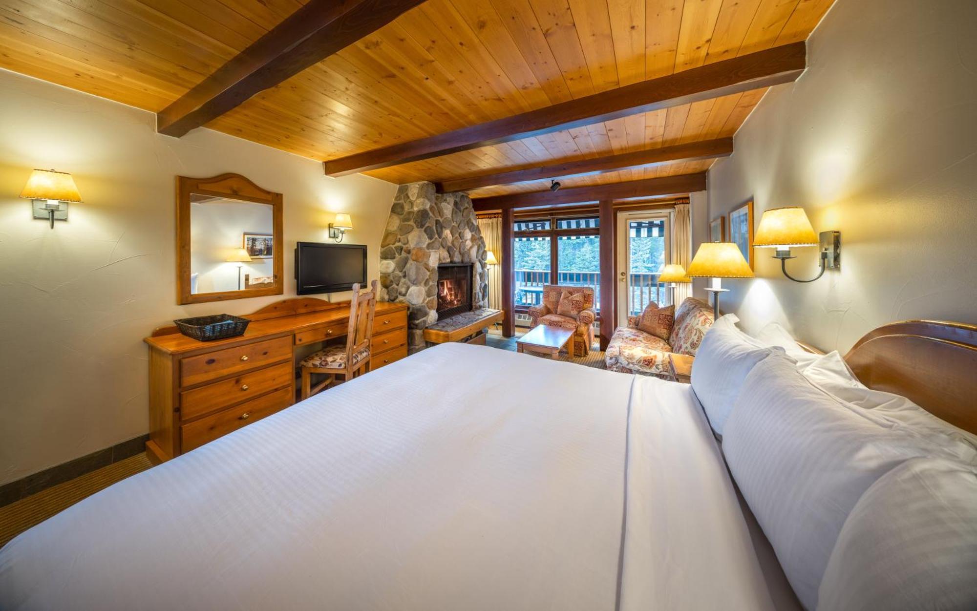 Post Hotel & Spa Лейк Луис Екстериор снимка