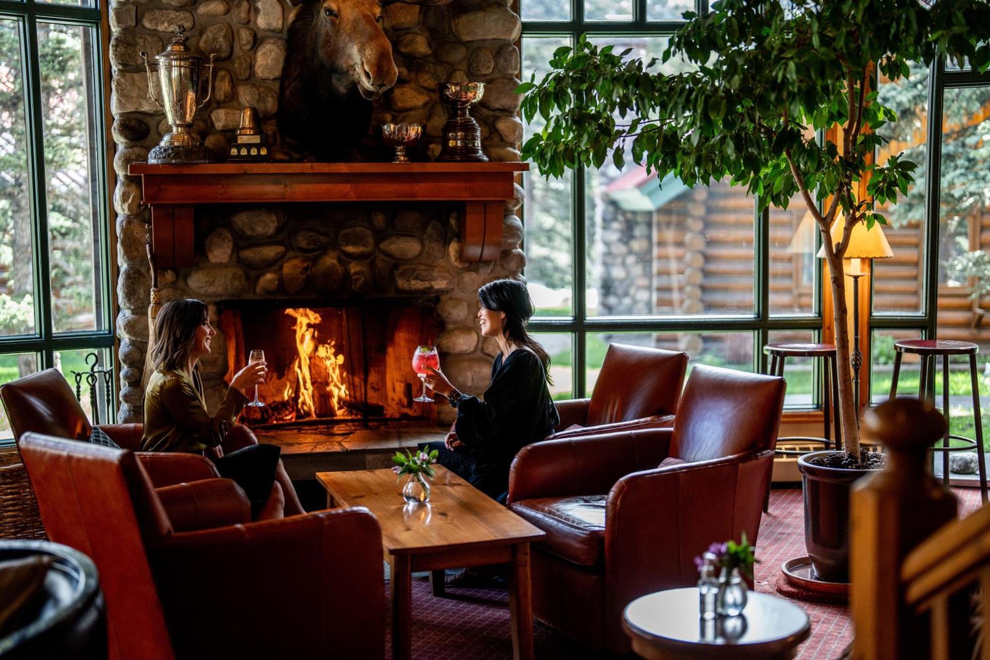 Post Hotel & Spa Лейк Луис Екстериор снимка